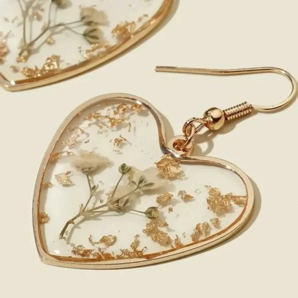 Gold Heart-Shaped Floral Earrings New - Picture 2 of 3